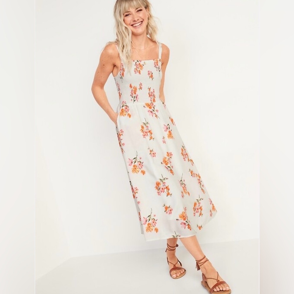 Old Navy Smocked Cami Sundress in a cream/white w pink and orange flowers xs
